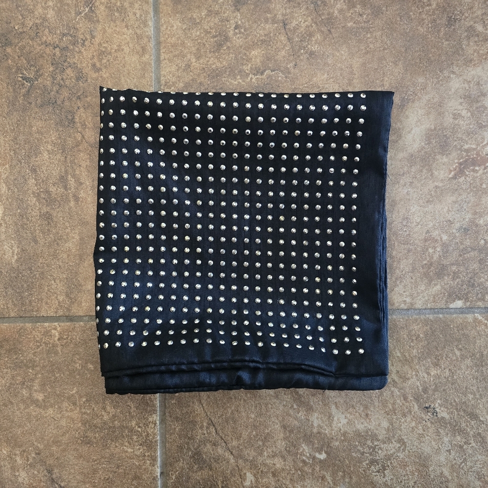 Black Gold Detailed Pillow Cover